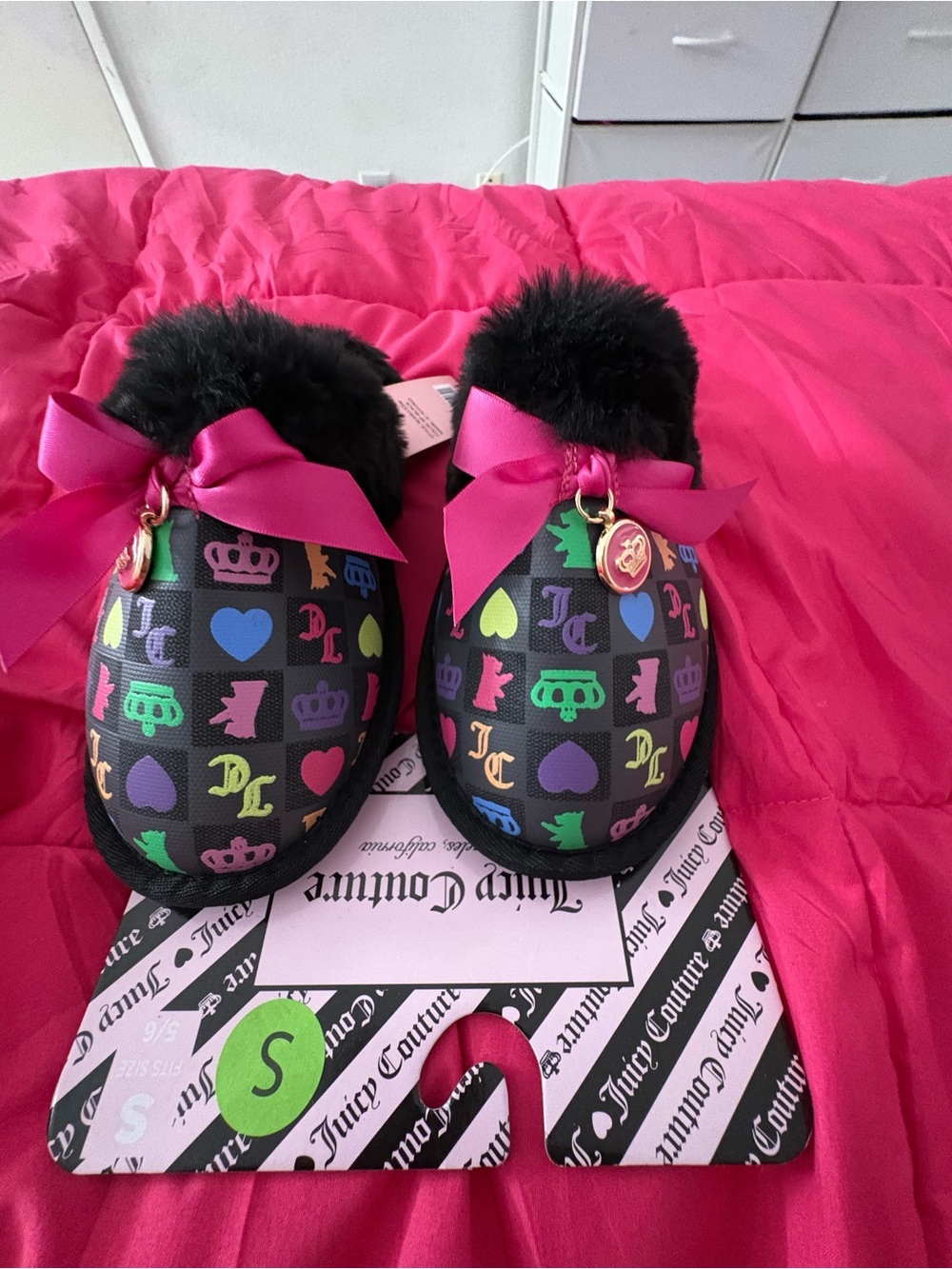 New with Tags Juicy Couture Slippers – Women’s Size 5/6
